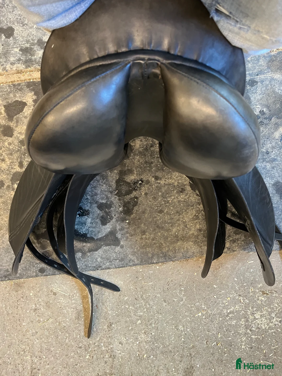 Sadlar hästutrustning till salu: Väldigt billig dressyrsadel.  - Annons 4