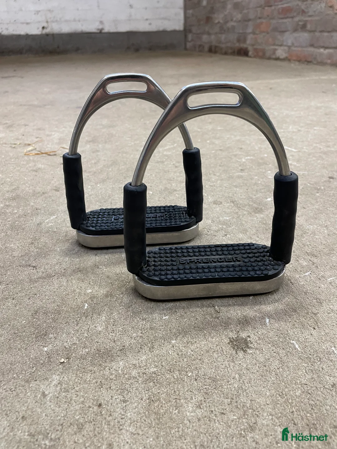 Stigbyglar hästutrustning till salu: Sprenger stigbygel junior i Älmhult - Annons 1