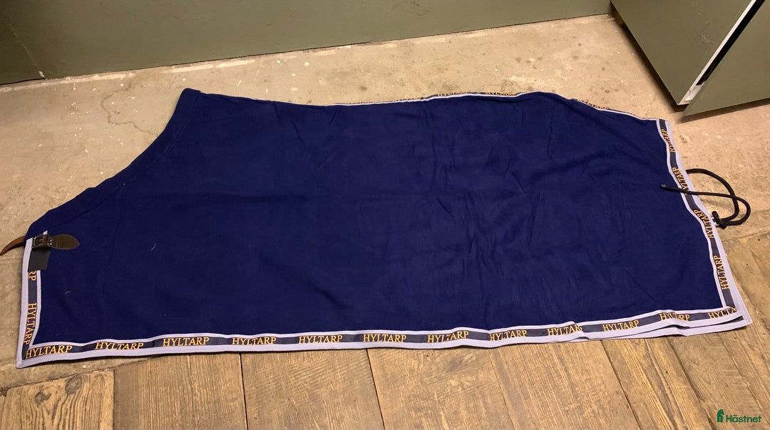 Täcken hästutrustning till salu: Helt nytt Fleecetäcke Greta hyltarp storlek 165cm i Hanaskog - Annons 7