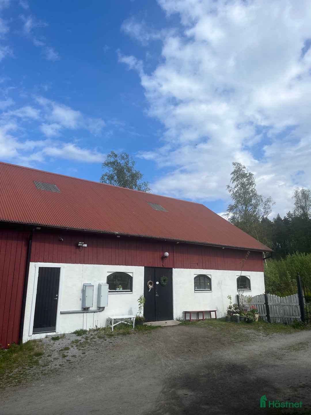  stallplats finnes: Stallplats lösdrift Kungälv i Kareby - Annons 1