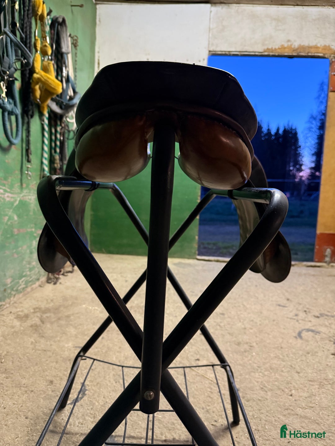 Sadlar hästutrustning till salu: 🐴 Stübben hoppsadel till salu – Bomvidd 30 i Arbrå - Annons 3