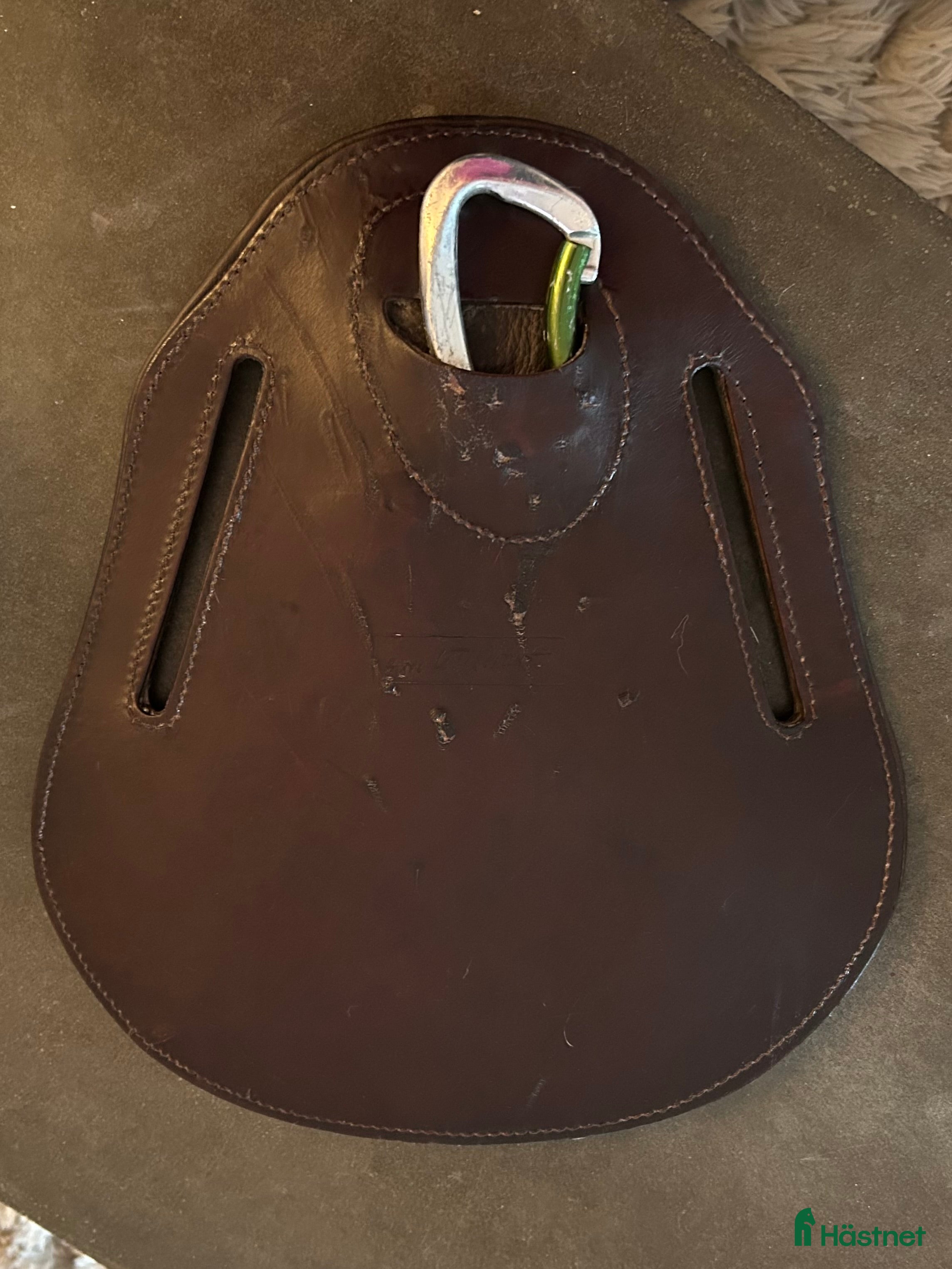 Sadeltillbehör hästutrustning till salu: Magplatta för Eric Le Tixerant hoppgjord i Lidingö - Annons 2