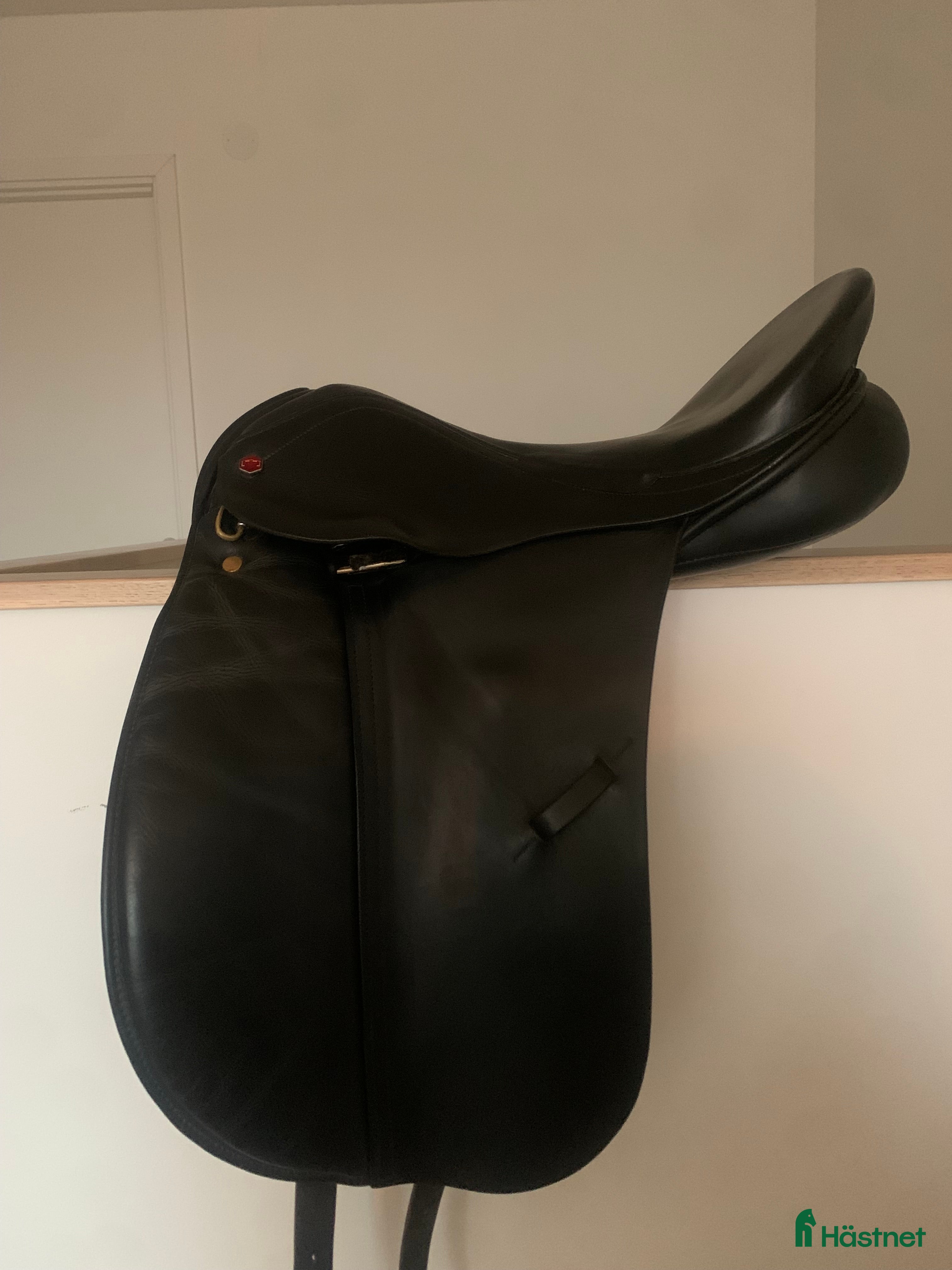 Sadlar hästutrustning till salu: Albion Legend M 17” i Bankeryd - Annons 1