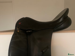 Sadlar hästutrustning till salu: Albion Legend M 17” i Bankeryd - Annons 1
