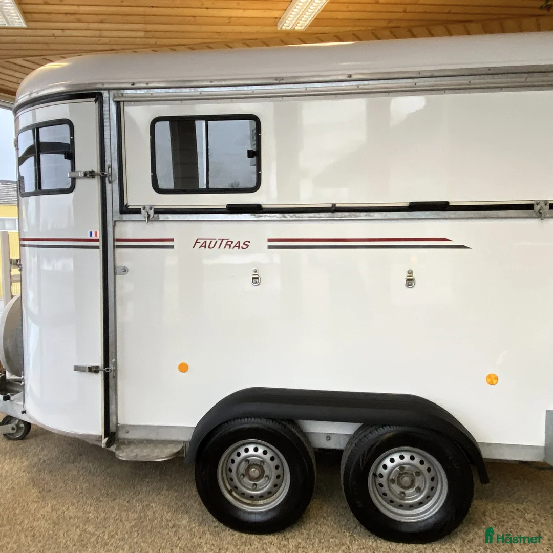Hästtransporter  fordon & transport till salu: Fin Fautras Oblic+2 2021 m ramp o öppningsbar sida - Annons 16
