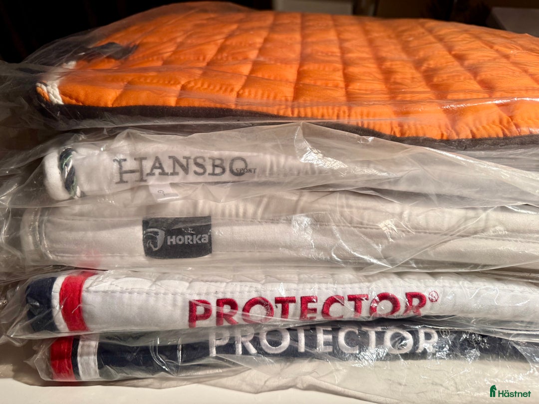 Schabrak & Vojlockar hästutrustning till salu: Nya oanvända schabrak stl full i Linköping - Annons 1