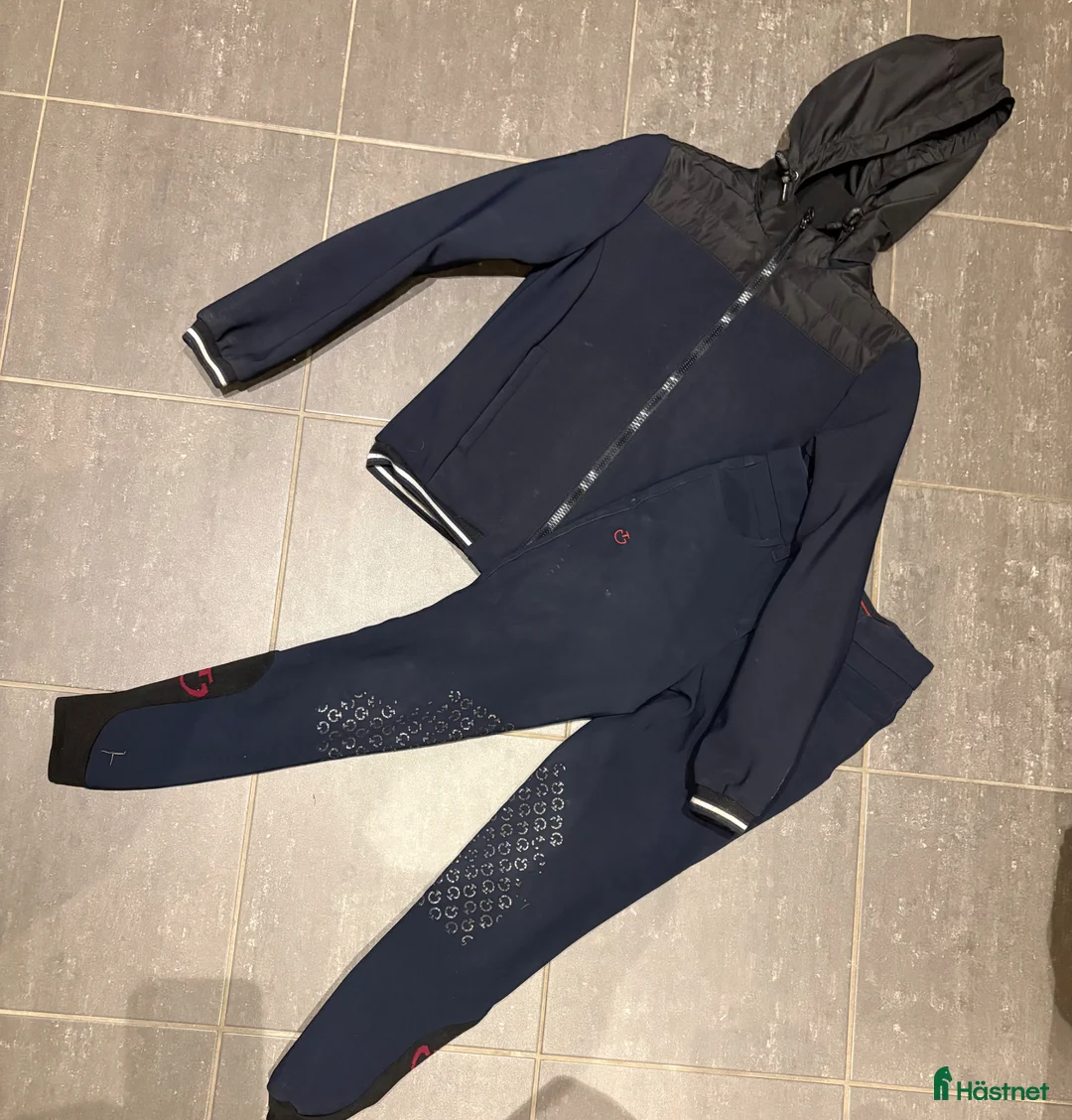 Ridbyxor ryttarutrustning till salu: CT vårjacka och ridbyxor marinblå stl 10 i Limhamn - Annons 1