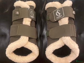 Benskydd hästutrustning till salu: Eskadron dresdyrskydd oanvända i Kalmar - Annons 9