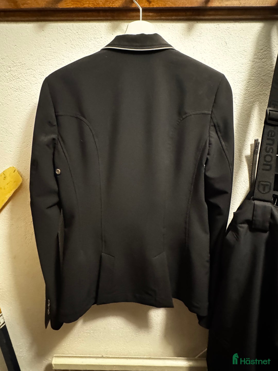 Jackor & Kavajer ryttarutrustning till salu: Equiline kavaj i Kimstad - Annons 2