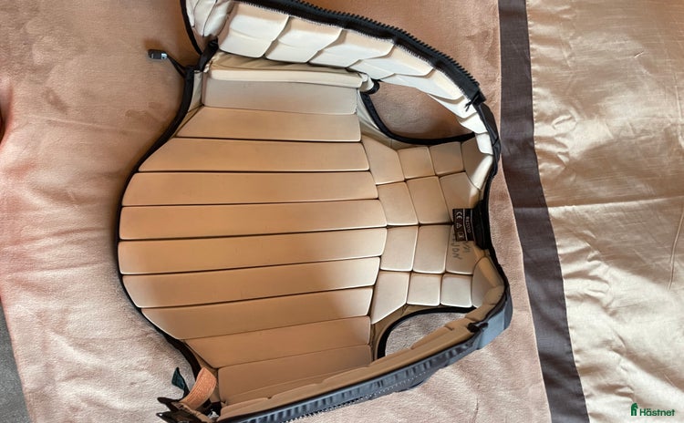 Säkerhetsvästar ryttarutrustning till salu i Ekerö - Annons 11