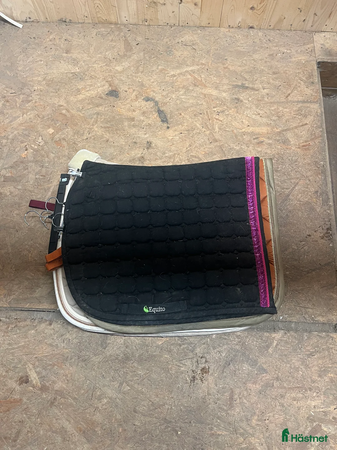 Schabrak & Vojlockar hästutrustning till salu: Massa schabrak - Annons 5