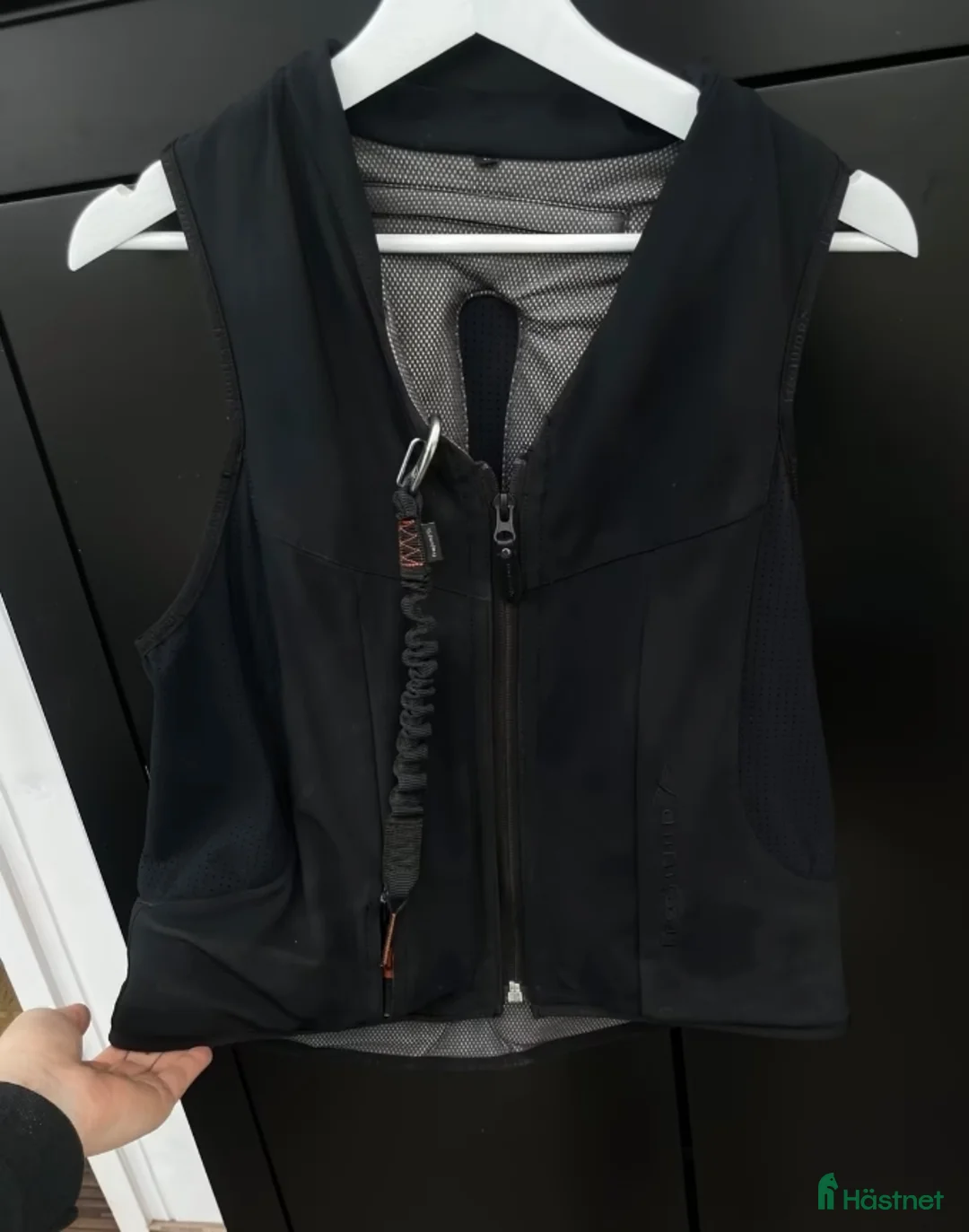 Säkerhetsvästar ryttarutrustning till salu: Freejump Airbagväst M Regular - Annons 1