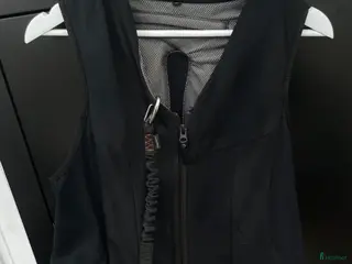 Säkerhetsvästar ryttarutrustning till salu: Freejump Airbagväst M Regular - Annons 3