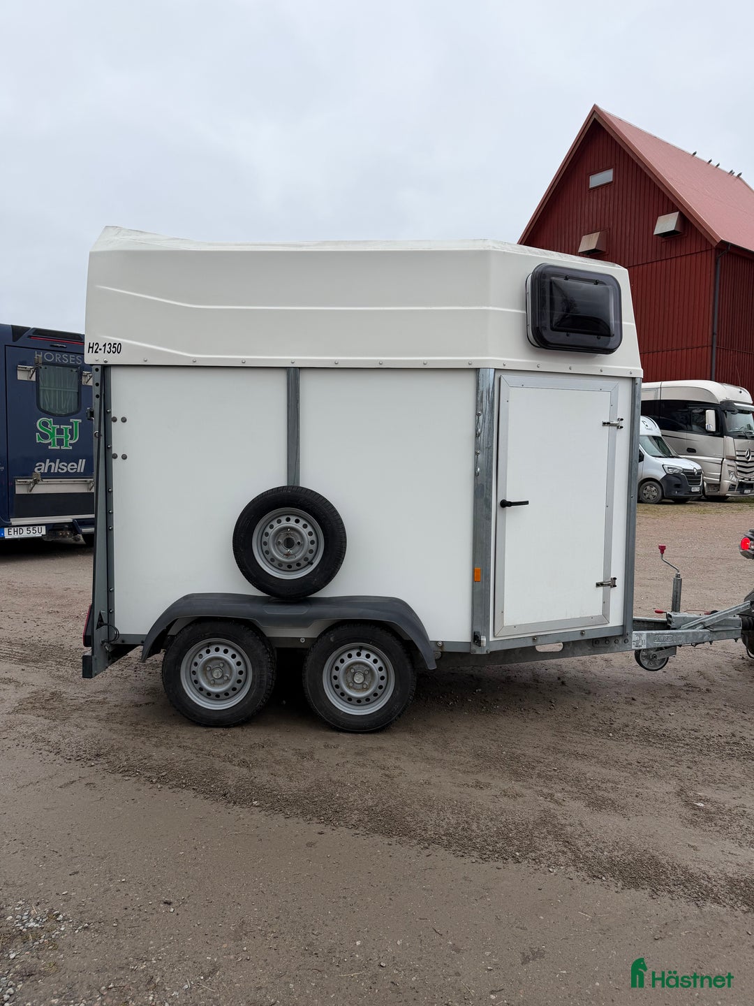 Hästtransporter  fordon & transport till salu: Värmlandsvagen-17 Kompositgolv nya väggar  i Västerås - Annons 3