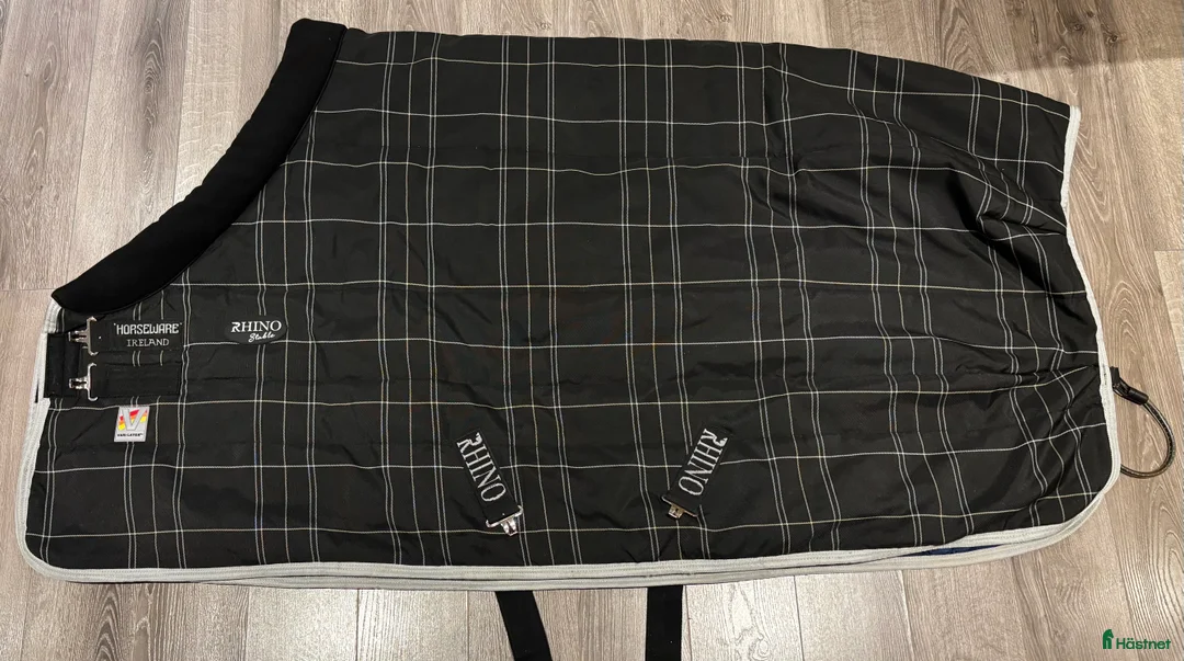 Täcken hästutrustning till salu: Rhino 250g, 115cm - Annons 1