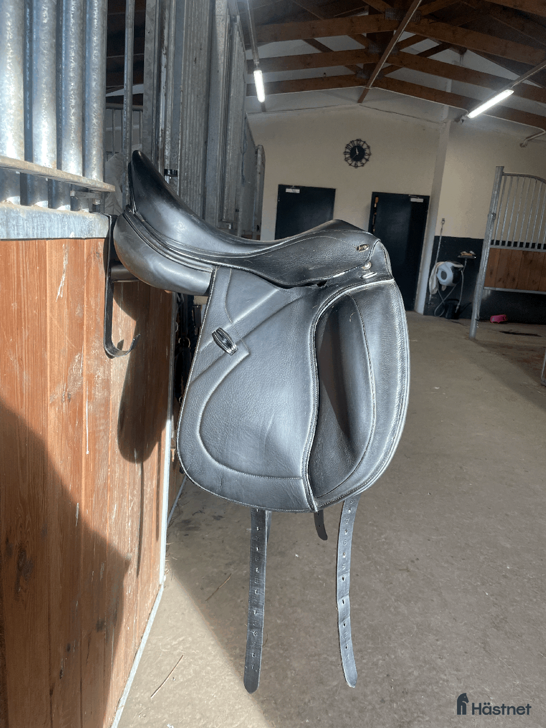 Sadlar hästutrustning till salu: Väl omhändertagen dressyrsadel i Lund - Annons 5