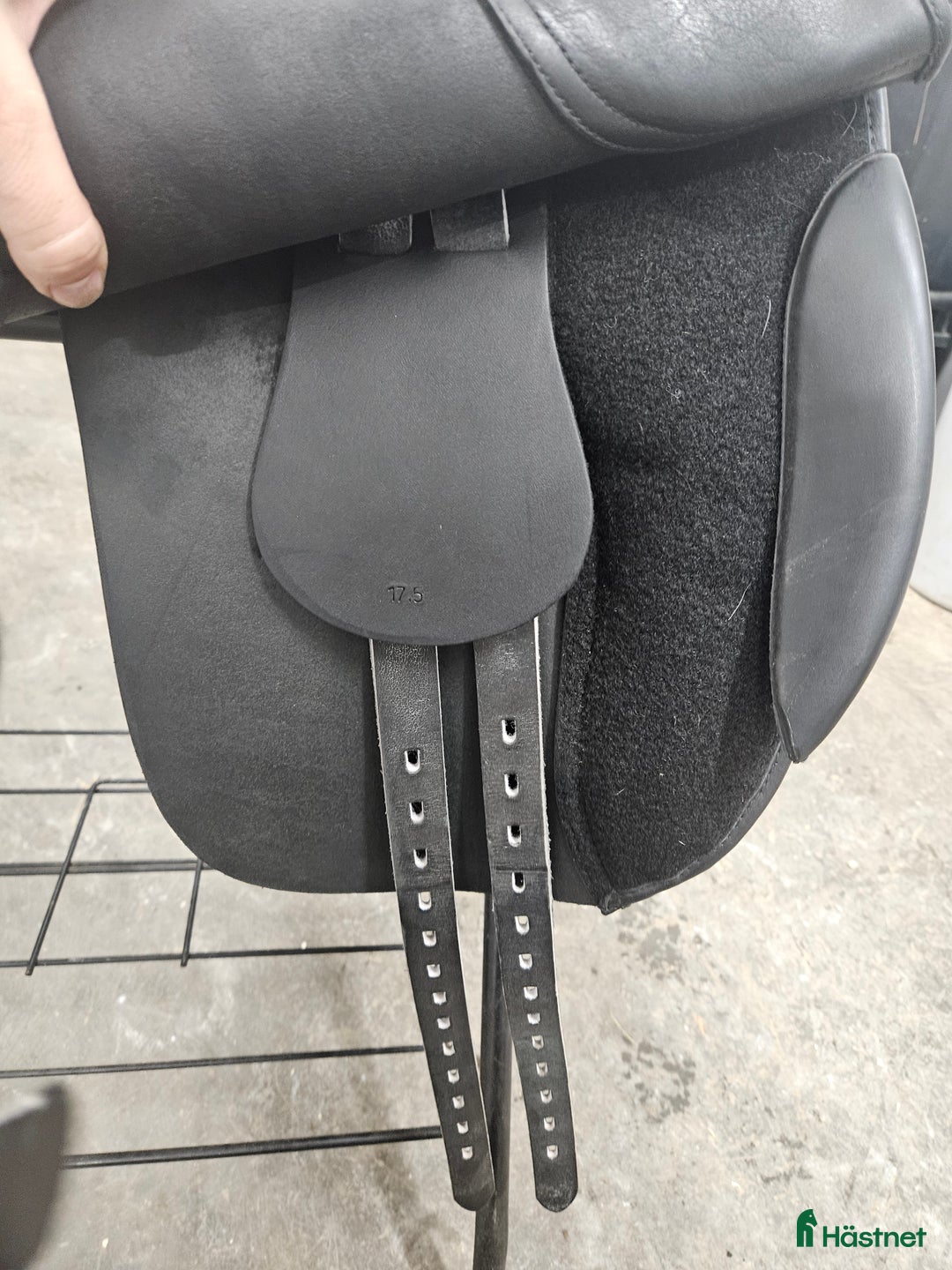 Sadlar hästutrustning till salu: Dressyrsadel ny endast provad  i Tjällmo - Annons 3