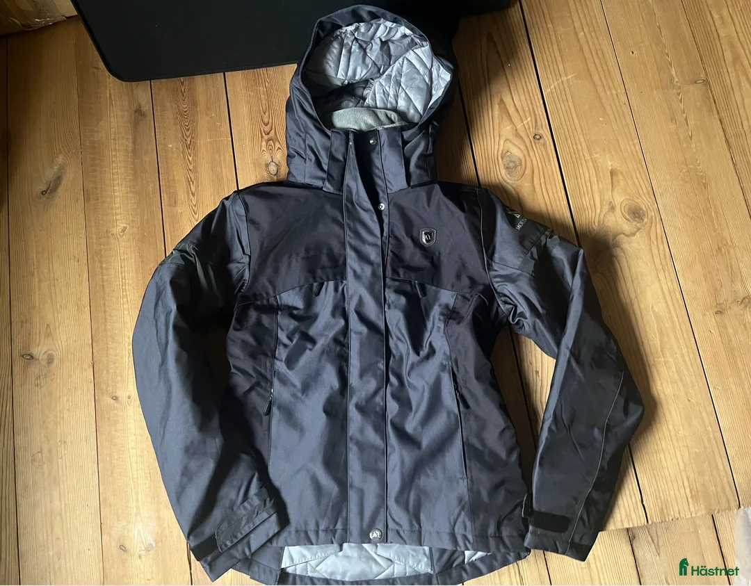 Jackor & Kavajer ryttarutrustning till salu: Mountain Horse Royal Grace, S - Annons 2