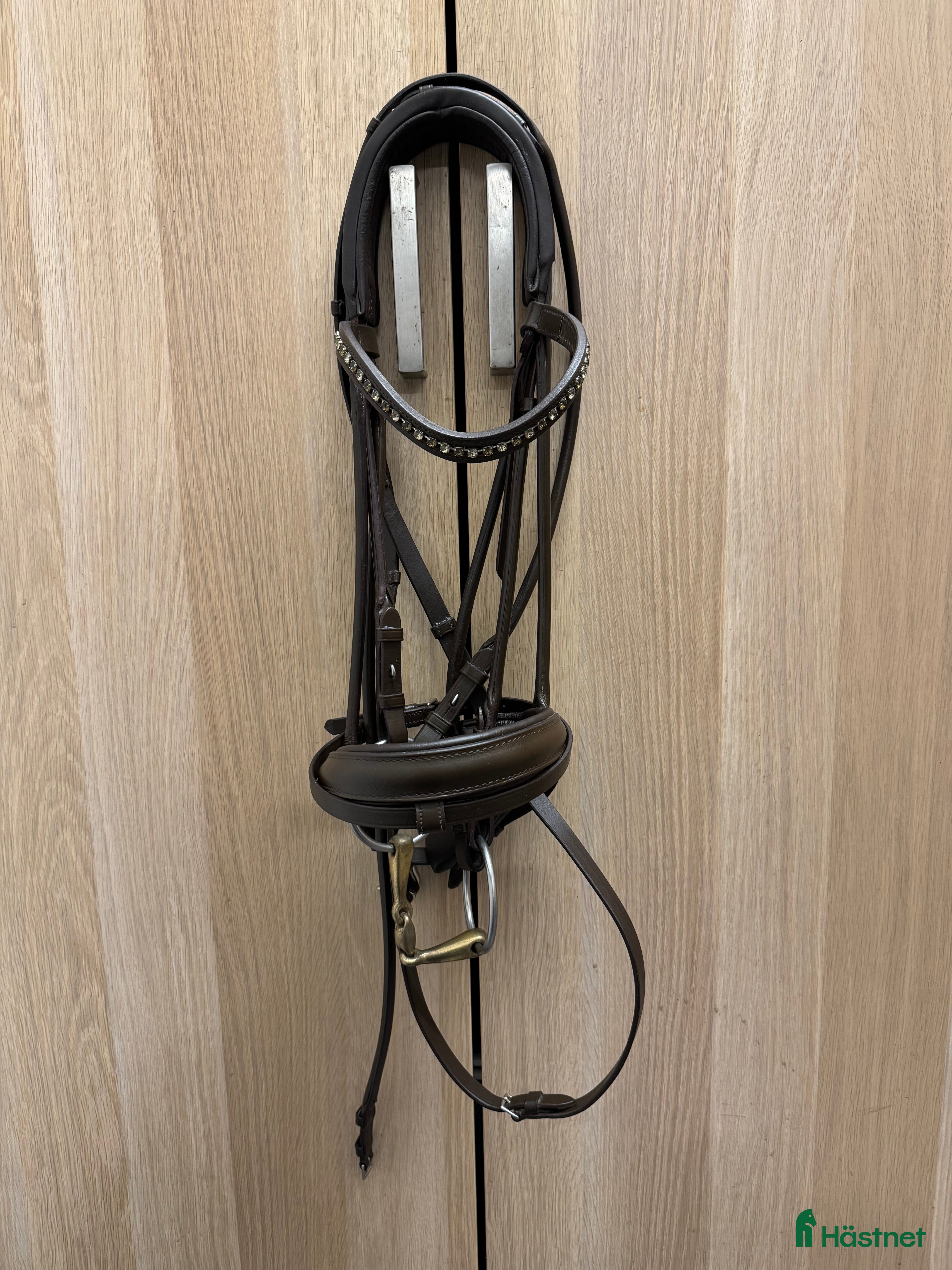 Träns hästutrustning till salu: Vackert dressyrträns i Kareby - Annons 1