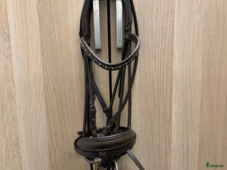 Träns hästutrustning till salu: Vackert dressyrträns i Kareby - Annons 1