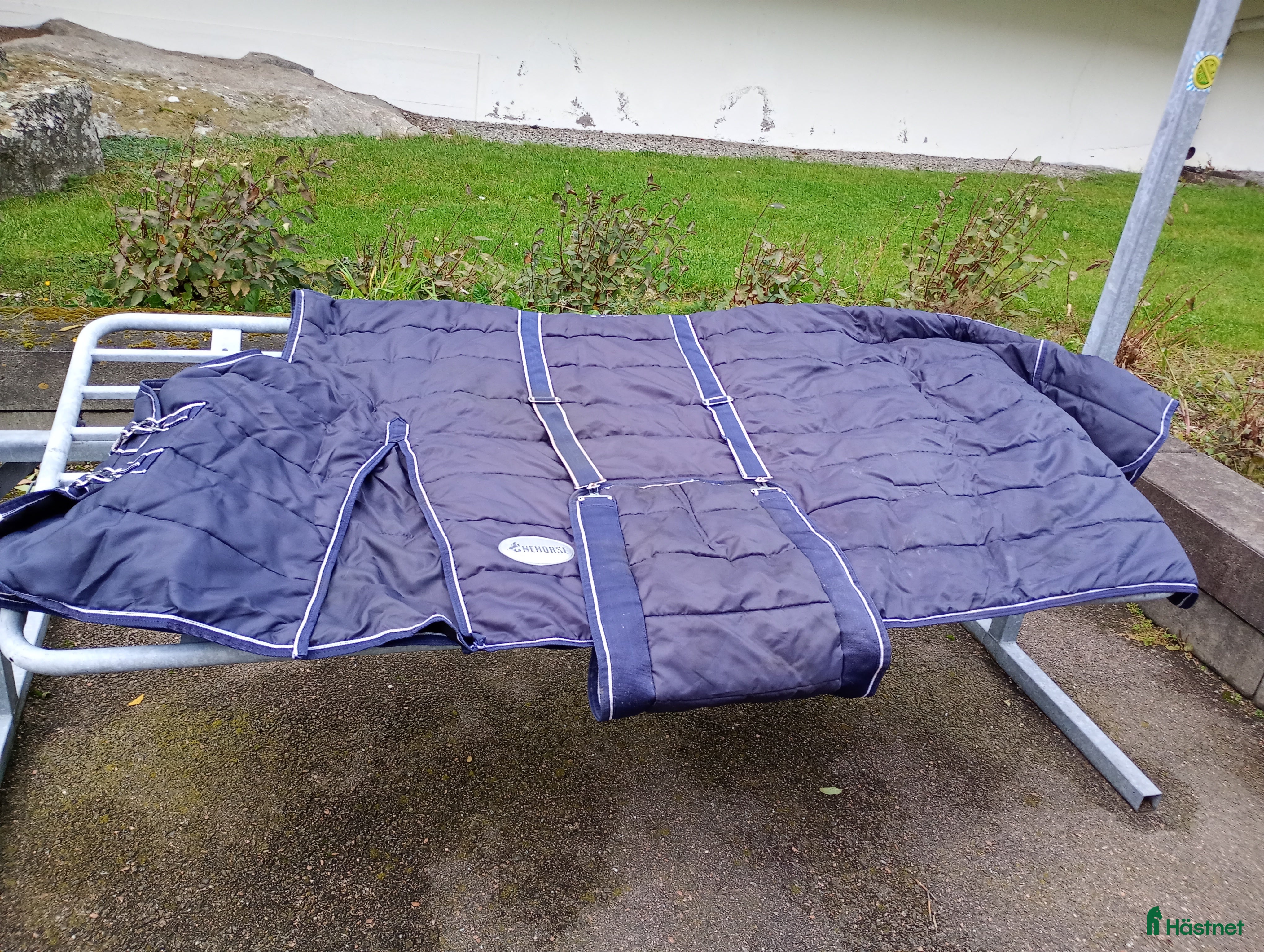 Täcken hästutrustning till salu: Stalltäcke i Strömstad - Annons 4