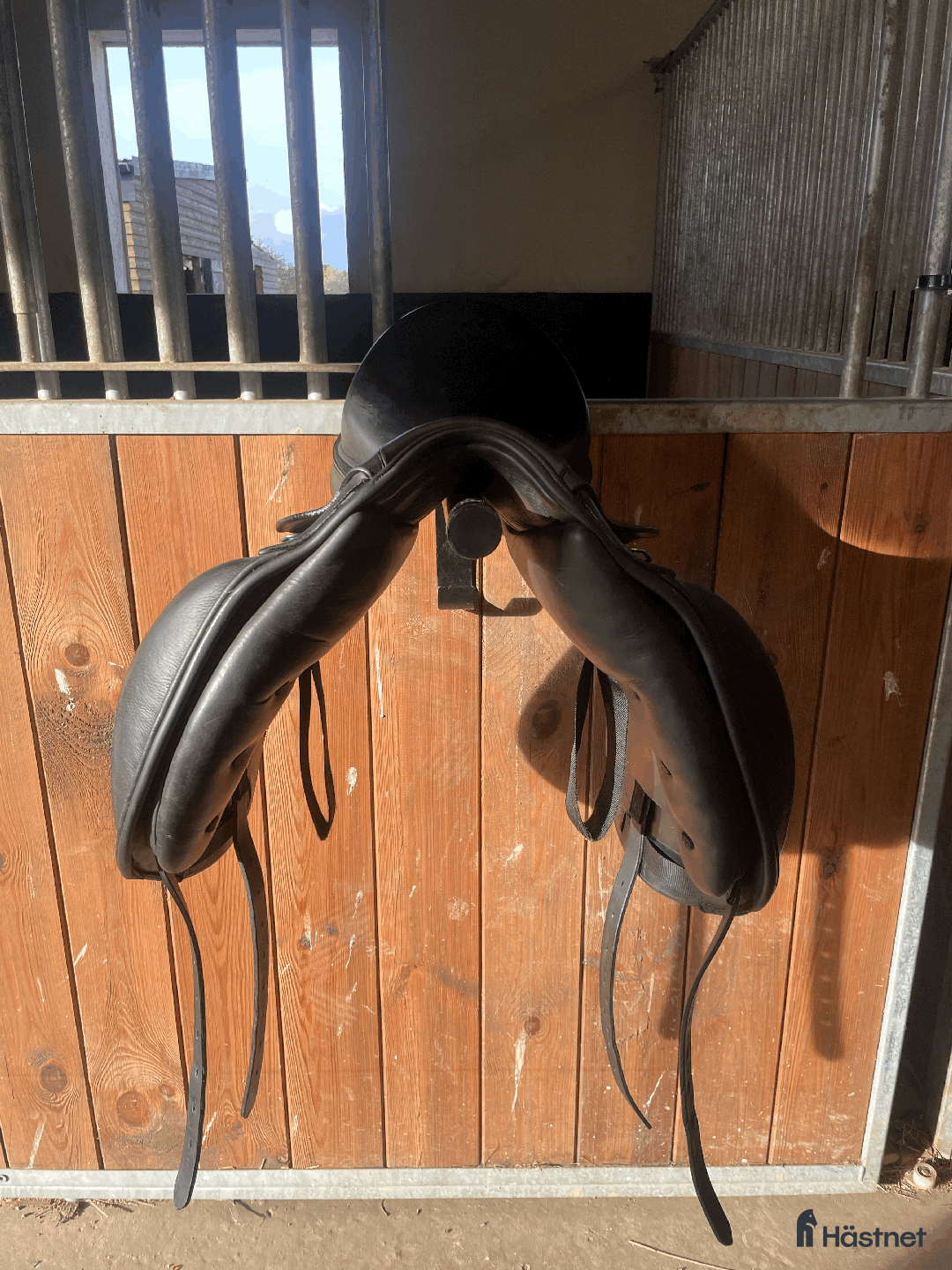 Sadlar hästutrustning till salu: Väl omhändertagen dressyrsadel i Lund - Annons 4