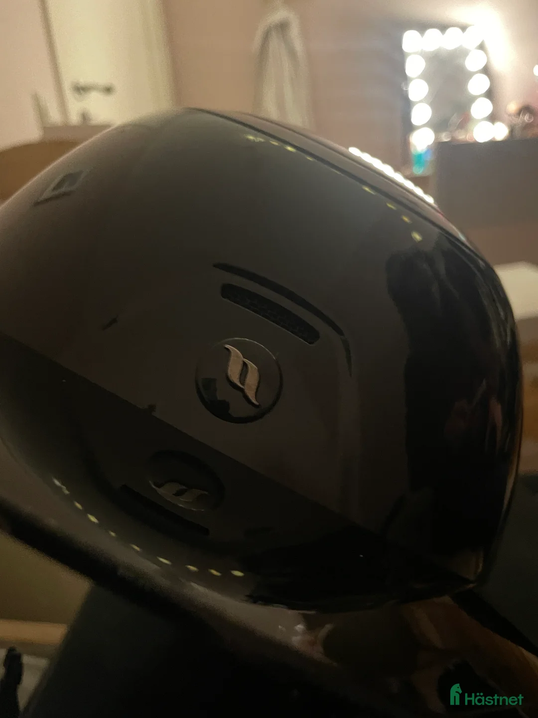 Hjälmar ryttarutrustning till salu: Helt ny back on track hjälm - Annons 2