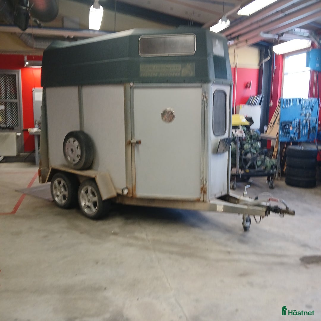 Hästtransporter  fordon & transport till salu: Värmlandsvagnen 1500 h2 i Motala - Annons 1