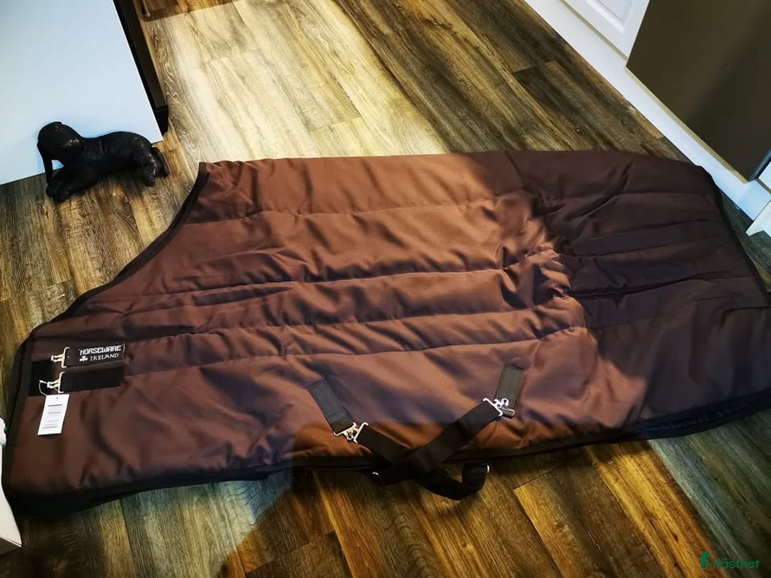 Täcken hästutrustning till salu: Horseware Stable Rug 250g stl 155 i Avesta - Annons 6