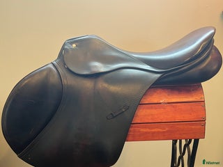 Sadlar hästutrustning till salu: Passier hoppsadel i Kågeröd - Annons 24