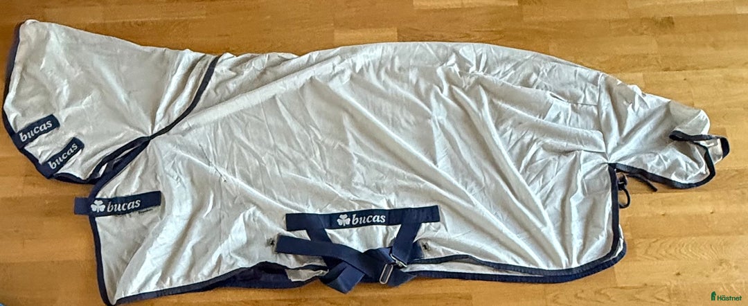 Övrig Hästutrustning hästutrustning till salu: Regntäcken, vinterdäcken, flugtäcke, grimma, mm i Vikingstad - Annons 4