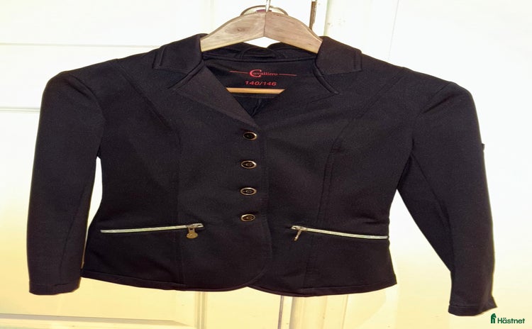 Jackor & Kavajer ryttarutrustning till salu: Svart väldigt fin kavaj  i Tösse - Annons 7