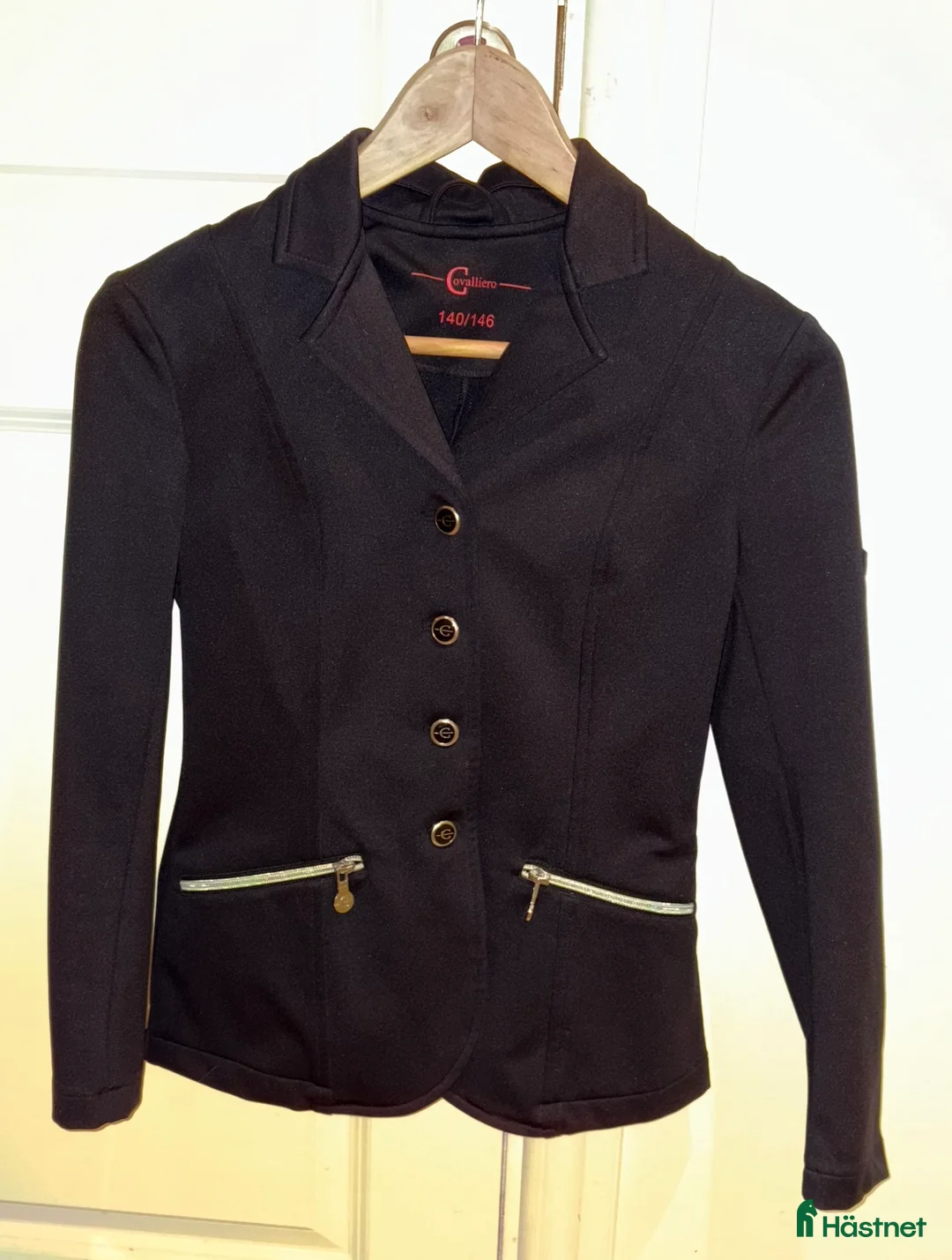 Jackor & Kavajer ryttarutrustning till salu: Svart väldigt fin kavaj  i Tösse - Annons 1