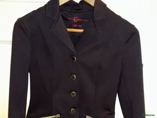 Jackor & Kavajer ryttarutrustning till salu: Svart väldigt fin kavaj i Tösse - Annons 2