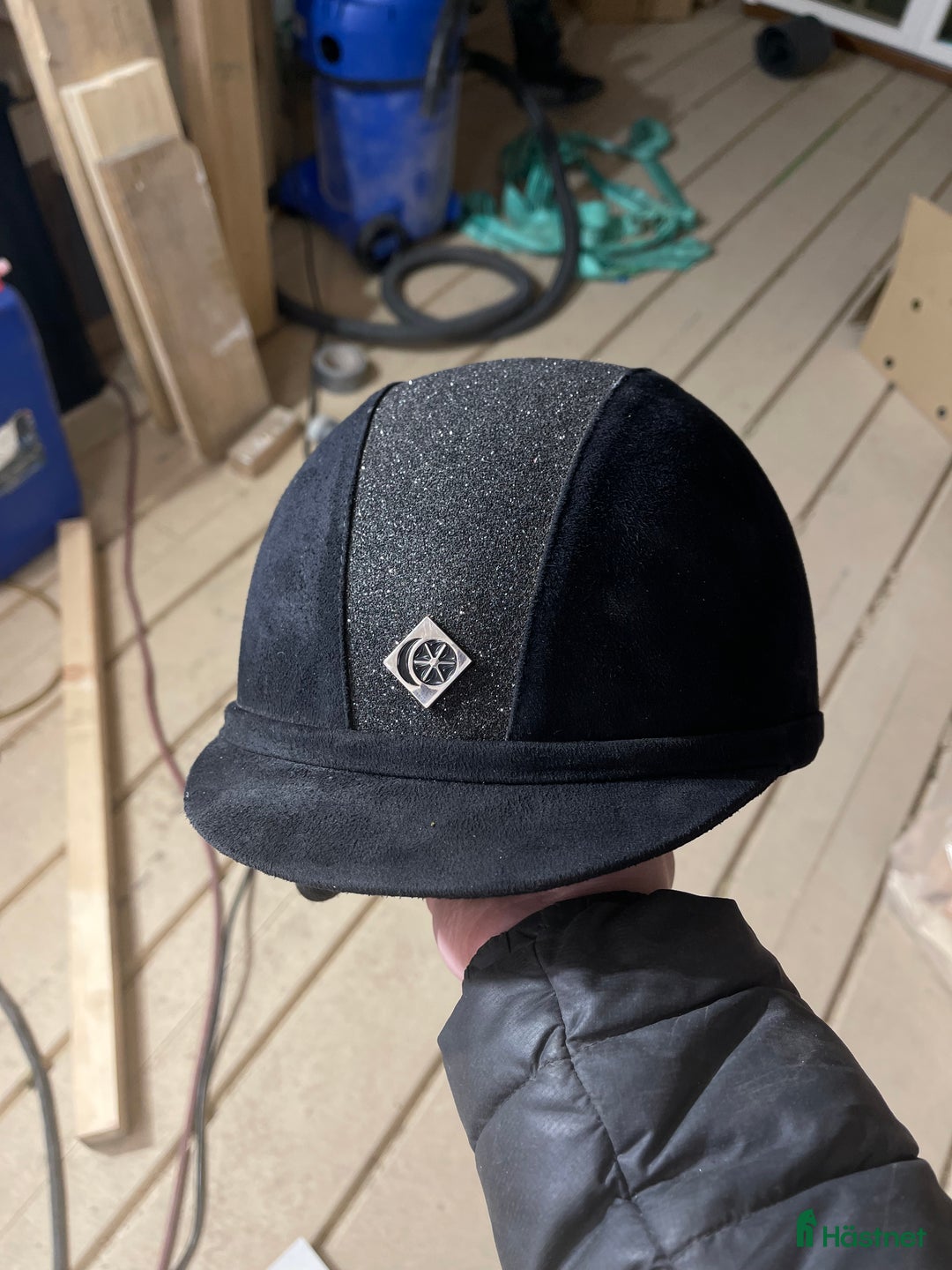 Hjälmar ryttarutrustning till salu: Charles owen & CRW hjälmar i Sundsvall - Annons 1