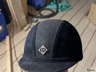 Hjälmar ryttarutrustning till salu: Charles owen & CRW hjälmar i Sundsvall - Annons 21