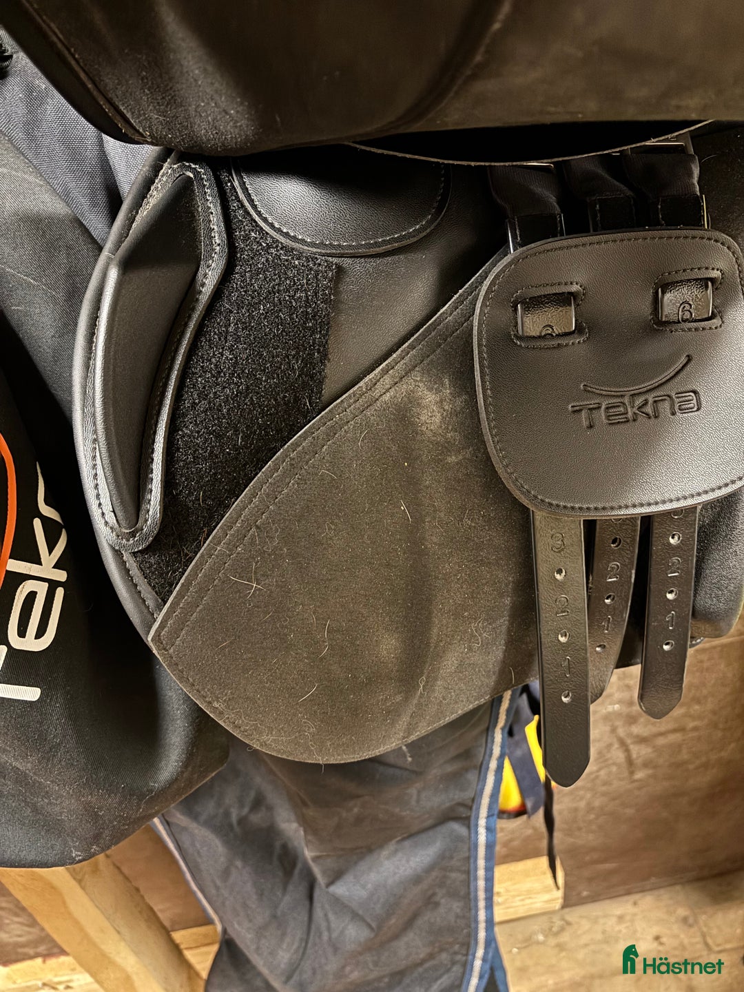 Sadlar hästutrustning till salu: Tekna hoppsadel i Habo - Annons 6