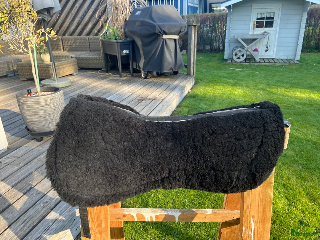 Sadeltillbehör hästutrustning till salu: LeMieux Padd i Linghem - Annons 3