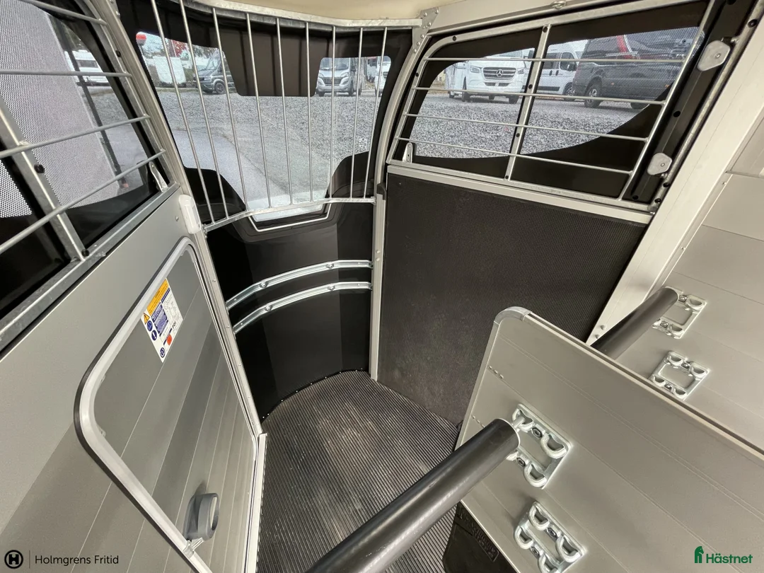 Hästtransporter  fordon & transport till salu: Hästsläp för 2 hästar med dubbla överluckor  i Västervik - Annons 6