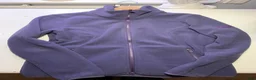 Jackor & Kavajer ryttarutrustning till salu: Så fin lila fleecekofta från Pikeur storlek M  - Annons 4