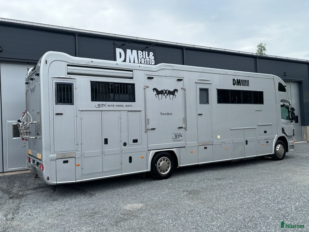 Hästlastbilar  fordon & transport till salu:  STX 6 hästar / Utskjut / Sadelskåp /Scania P380 i Mariefred - Annons 2