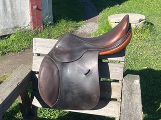 Sadlar hästutrustning till salu: Fin hoppsadel säljes till mycket bra pris i Nykvarn - Annons 8