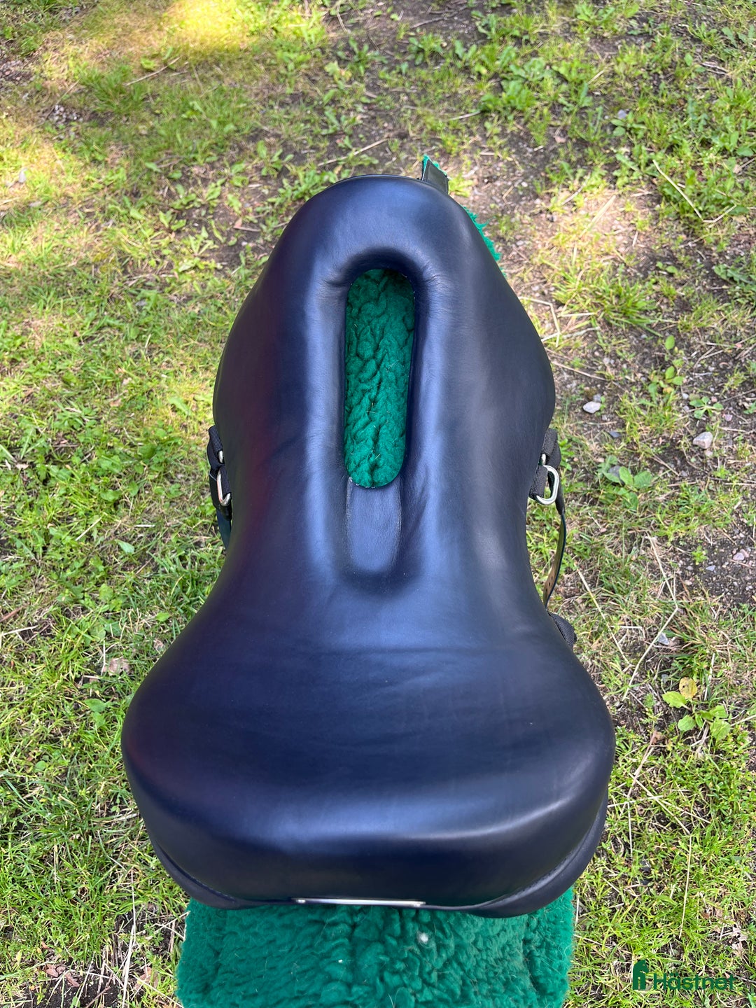 Sadlar hästutrustning till salu: Trevlig lättvikts sadel säljes  i Hässleholm - Annons 4