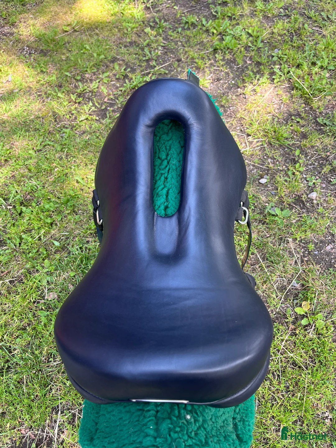 Sadlar hästutrustning till salu: Trevlig lättvikts sadel säljes  i Hässleholm - Annons 4
