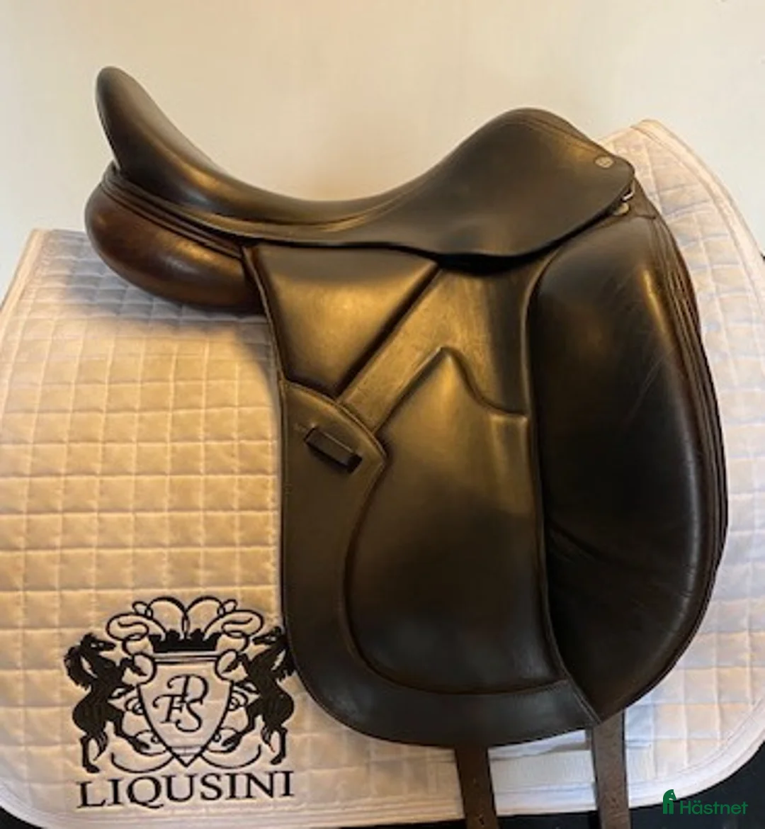 Sadlar hästutrustning till salu: Dressyrsadel Equipe Bocelli - Annons 1