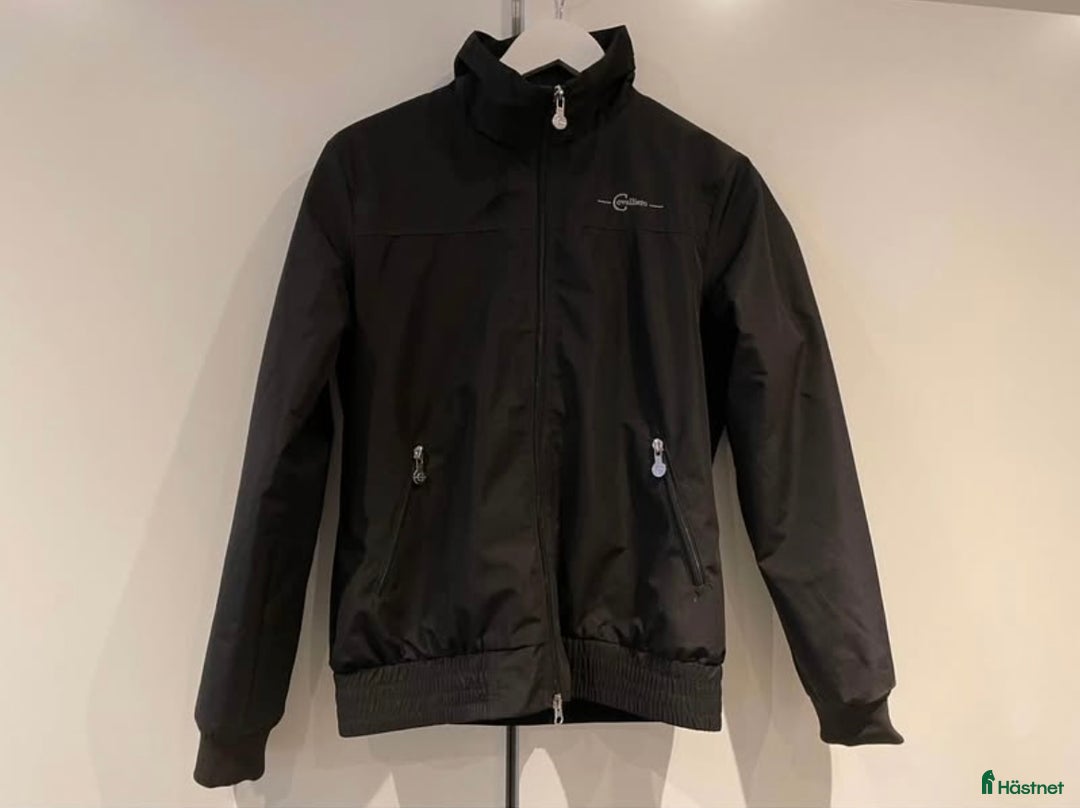 Jackor & Kavajer ryttarutrustning till salu: Vindjacka Covalliero strl S/36 i Segeltorp - Annons 1