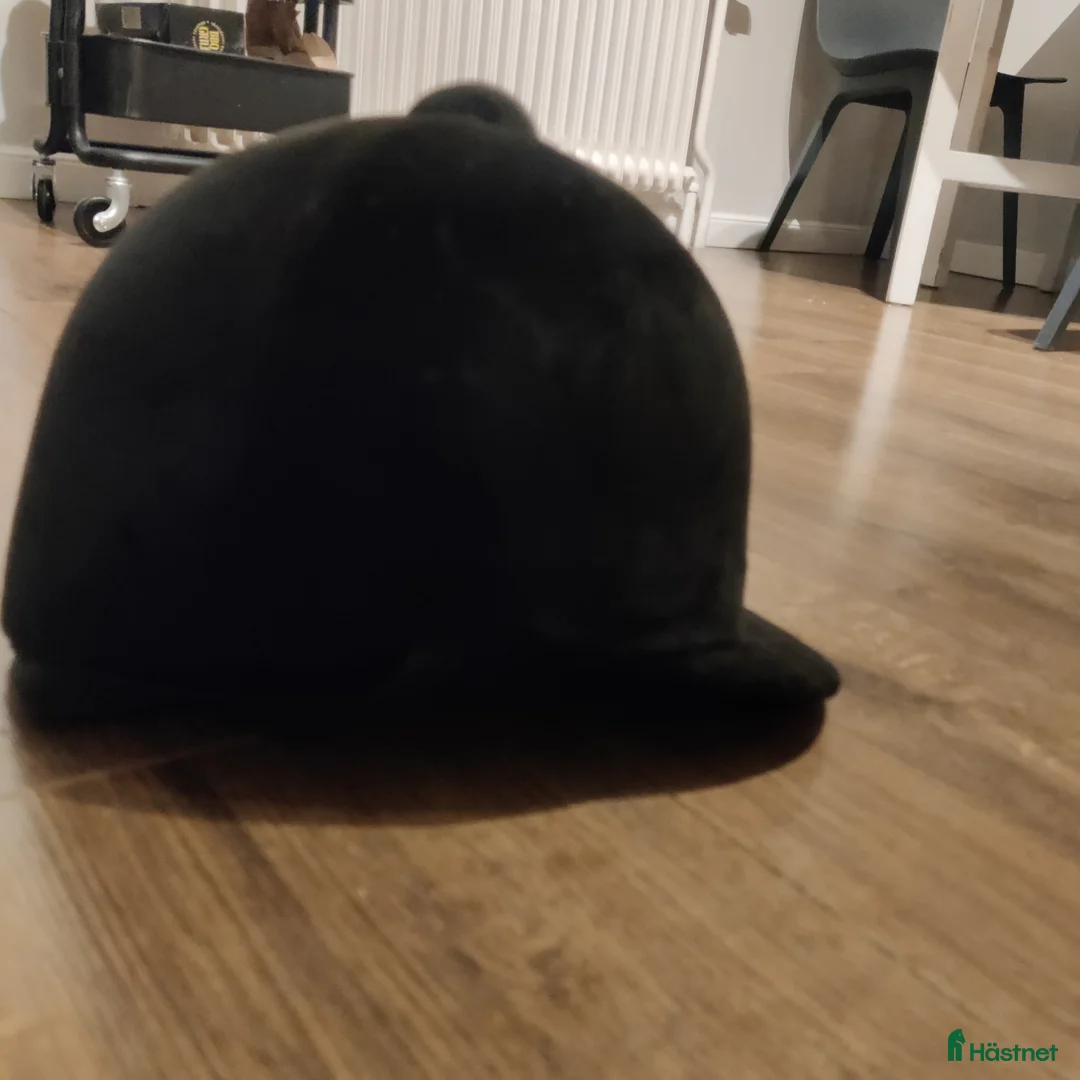 Hjälmar ryttarutrustning till salu: Ridhjälm i Järpen - Annons 1