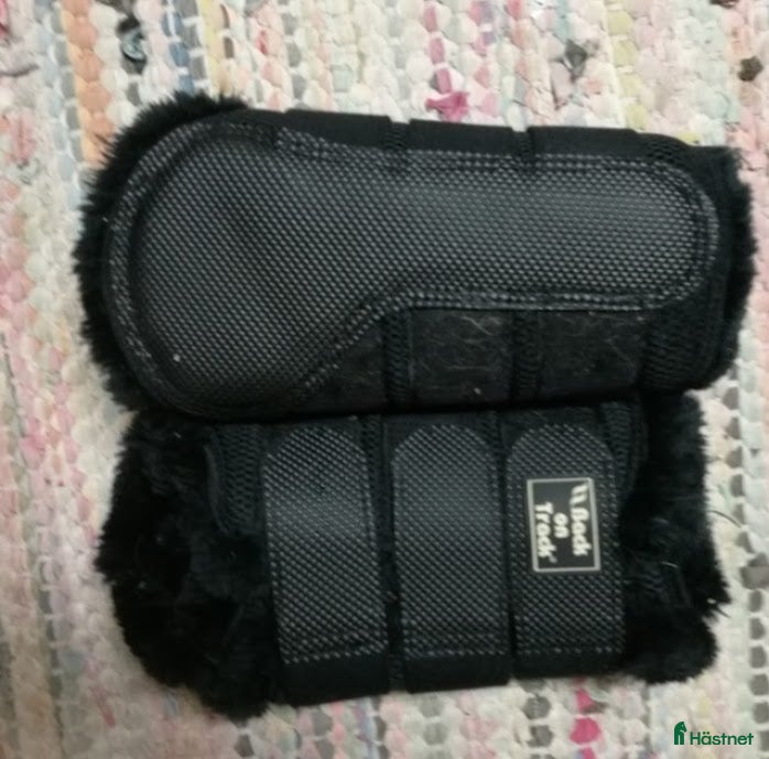 Benskydd hästutrustning till salu: Back on track fluffskydd i Ullared - Annons 3