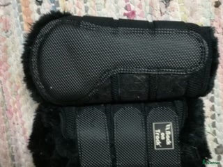 Benskydd hästutrustning till salu: Back on track fluffskydd i Ullared - Annons 3