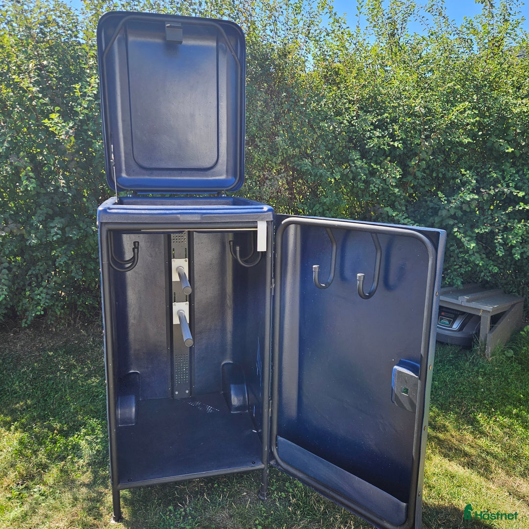 Övrig utrustning övrig utrustning till salu: Sadelskåp med hjul i Kalmar - Annons 2